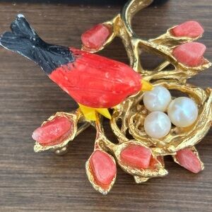 Vintage Swoboda Cultured Pearls Unmarked Brooch Pin Gold Tone Basket & Red Bird